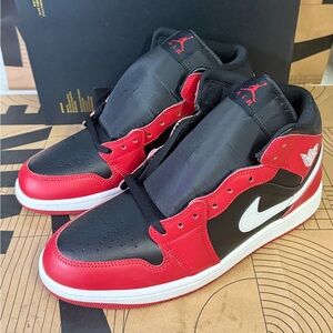 Jordan 1 mid size 11